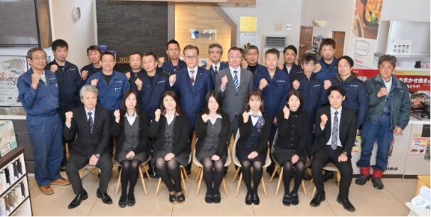 社員集合の画像